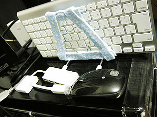 周辺機器類をスタンドに収納